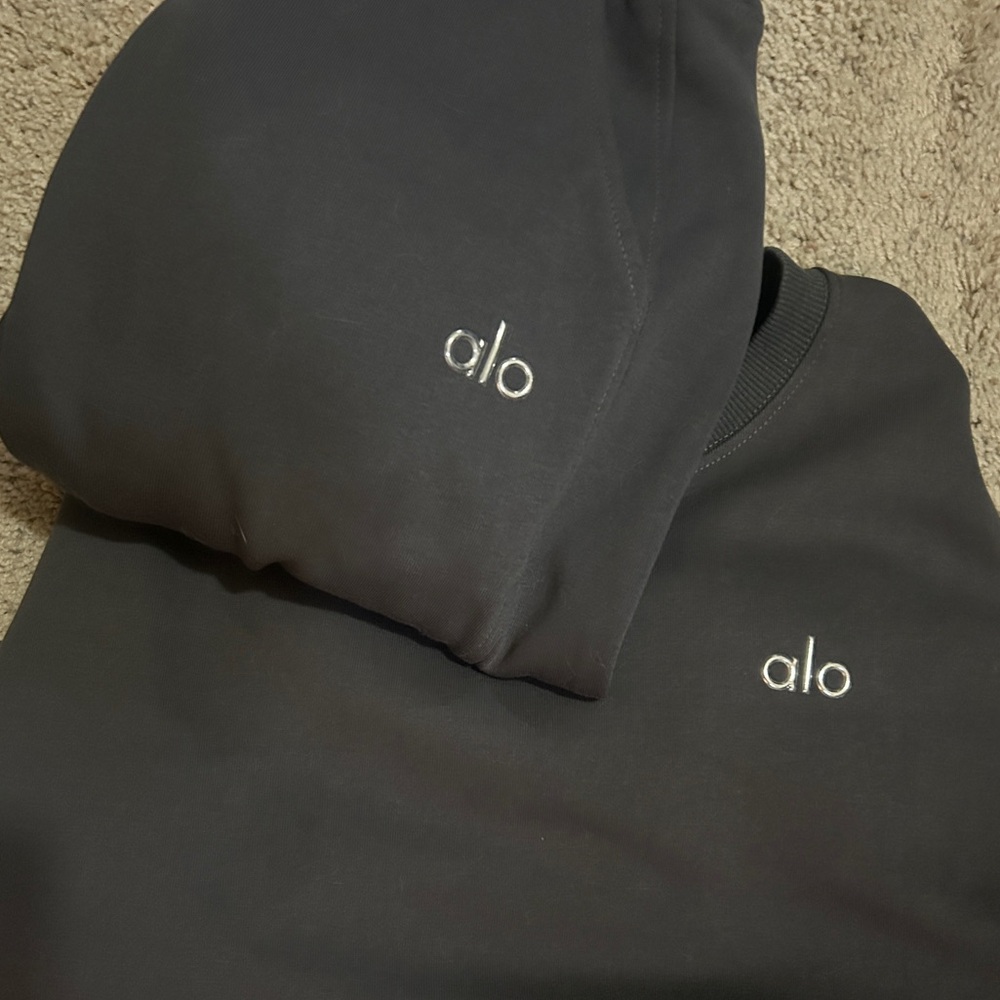Alo Yoga Sweat Set